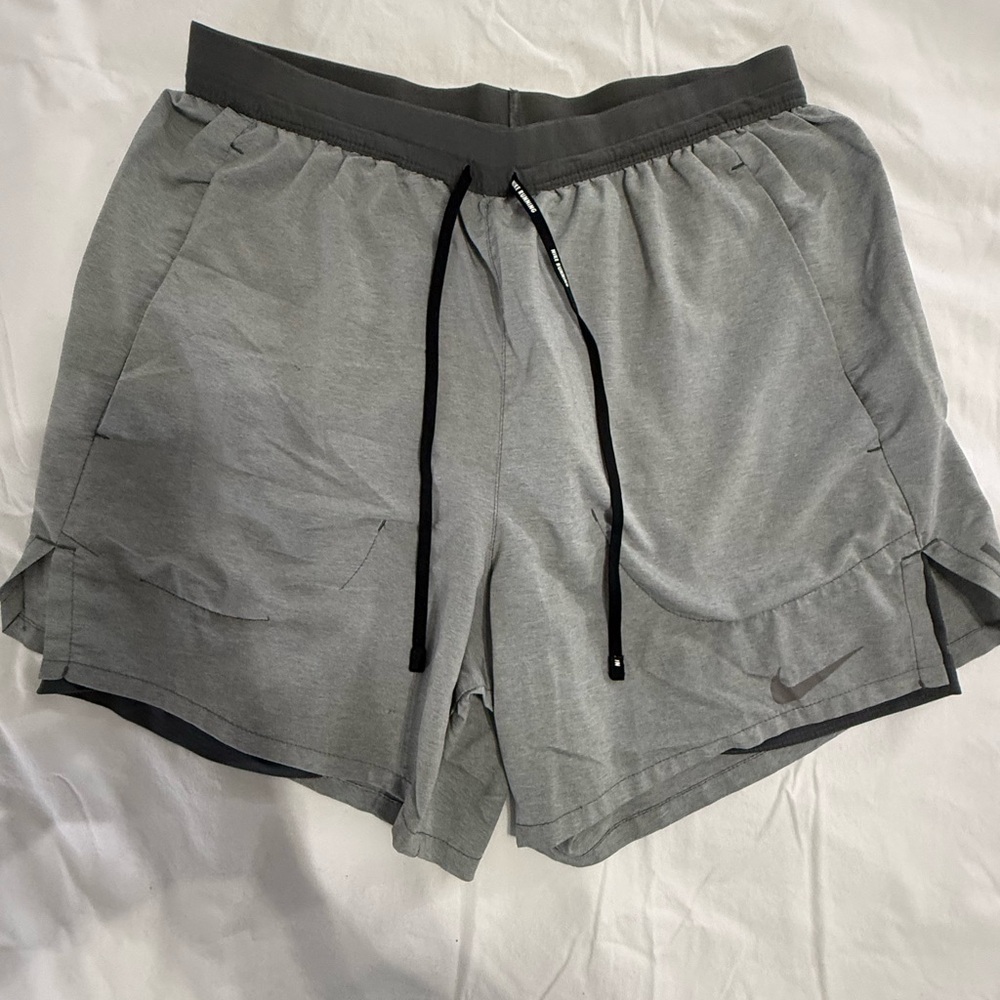 Nike Men's Athletic Shorts in Light Gray
